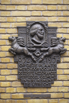 845107 Afbeelding van de plaquette in de hal van het voormalige Hoofdpostkantoor (Neude 11) te Utrecht, ter gelegenheid ...